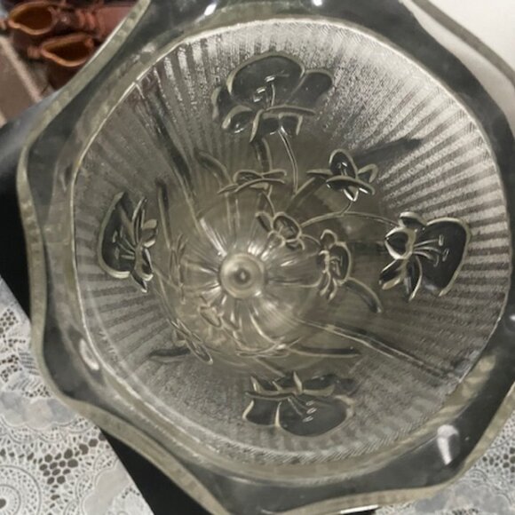 JEANETTE GLASS Vintage Clear Depression Glass Iris & Herringbone 9" Footed Vase - Picture 6 of 8